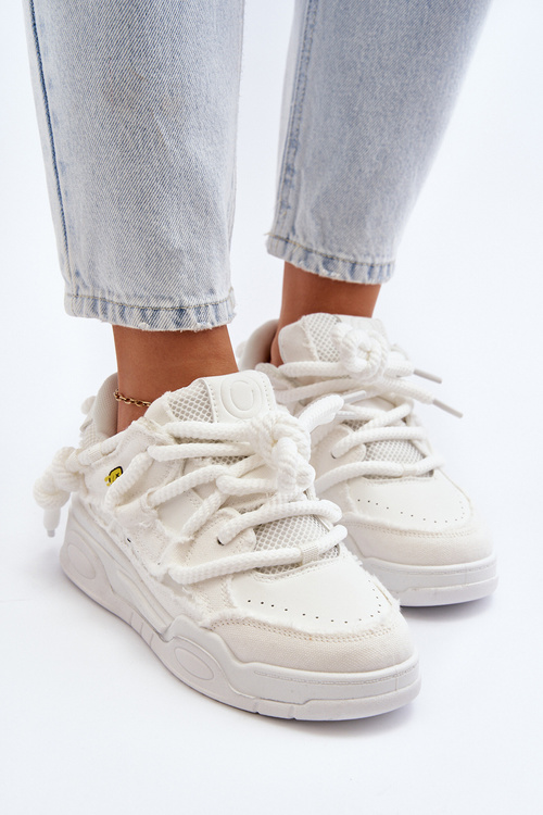 Жіночі кросівки з масивною шнурівкою білого кольору Miatora