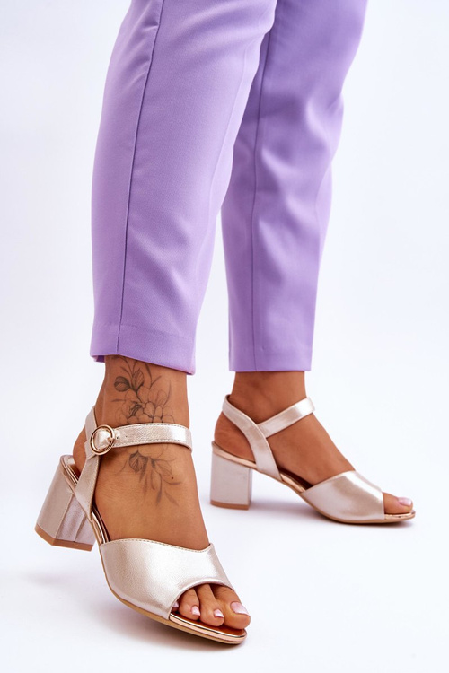 Зручні шкіряні босоніжки на каблуці золоті Bellamy