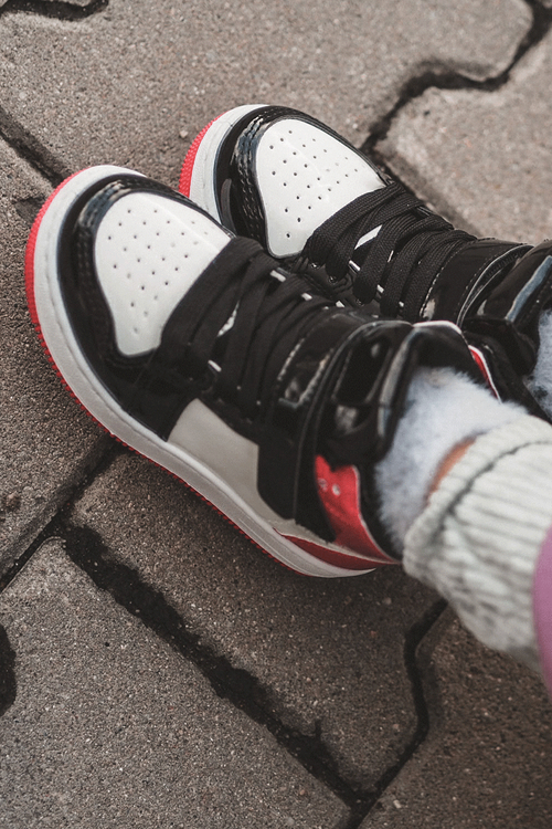 Дитяче блискуче спортивне взуття Milara рожево-білого кольору