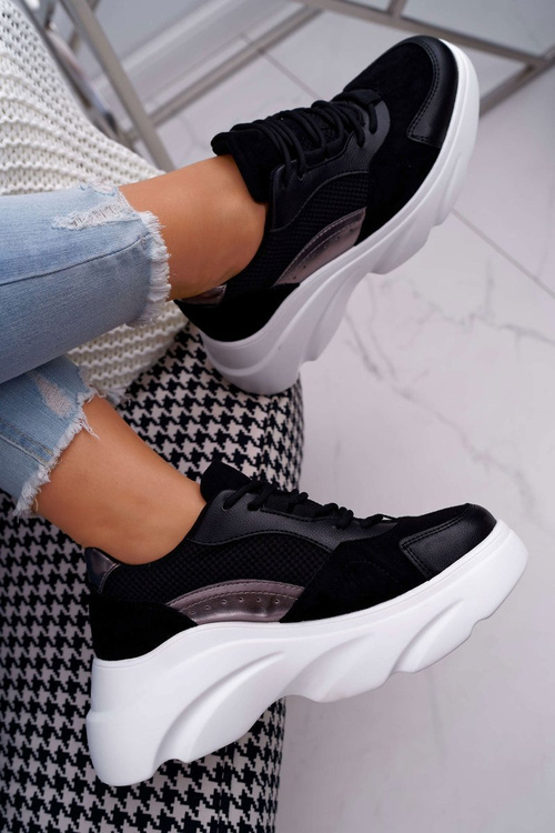 Спортивне жіноче взуття на товстій підошві чорного кольору