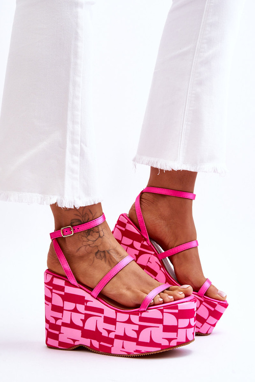 Модні босоніжки на танкетці з візерунками кольору фуксії Claria