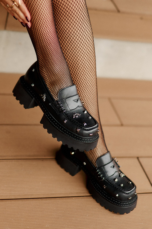 Шкіряні жіночі туфлі з декором D&A MR880-102 Чорні