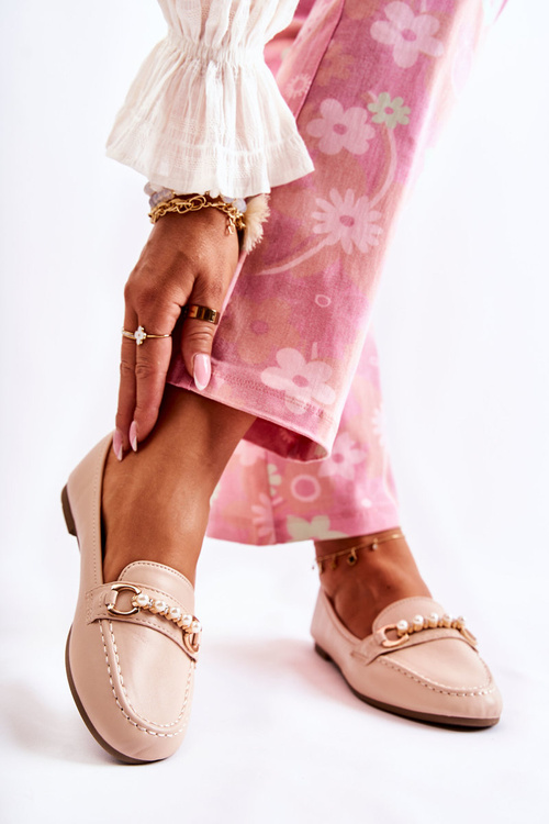 Жіночі шкіряні лофери з декоративними перлами Бежеві Sergia