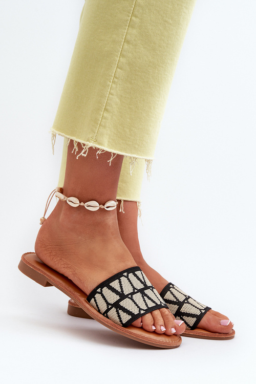 Жіночі чорні сандалі на плоскій підошві Traivea