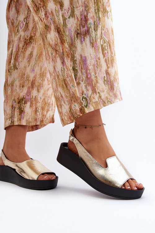 Жіночі шкіряні босоніжки на товстій підошві Zazoo 2893 золоті