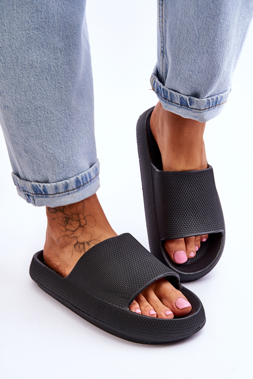 Модні світлі шльопанці на масивній підошві Чорні Rebel