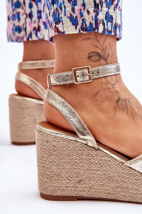 Жіночі босоніжки на танкетці золоті Kendall