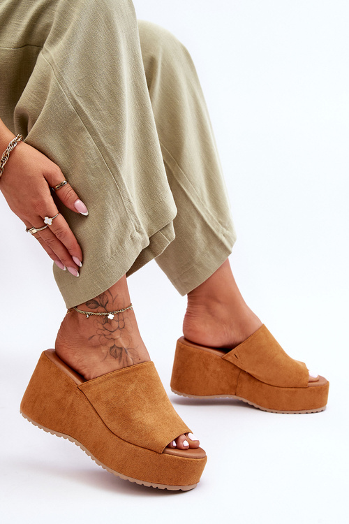 Жіночі тапочки на масивній платформі Camel Martina