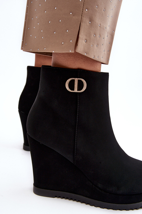 Чоботи жіночі на танкетці з дрібним декором Чорні Bertolina