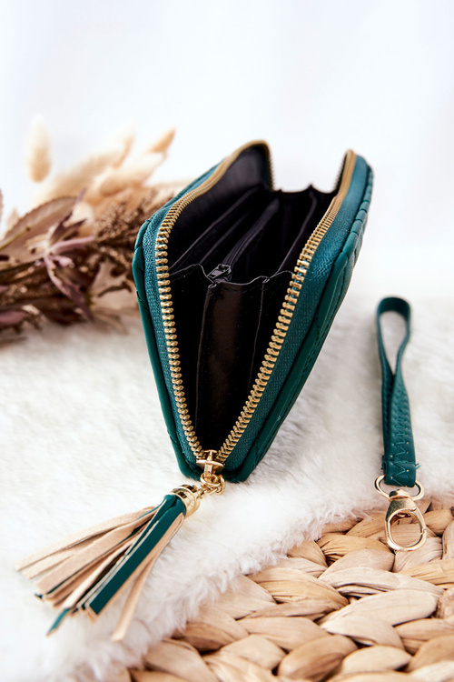 Великий стьобаний гаманець на блискавці з ремінцем зеленого кольору