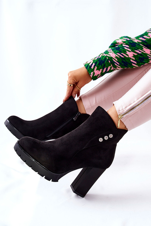 Замшеві чоботи на високому каблуці чорного кольору Lagerlla