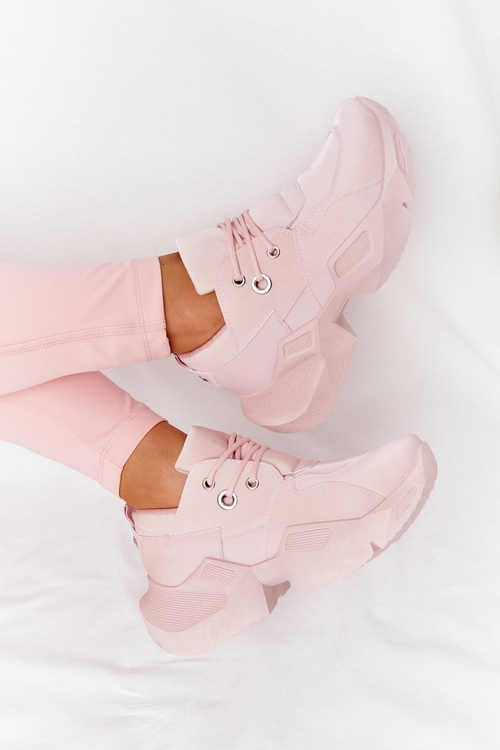 Жіночі кросівки на масивній підошві рожевого кольору