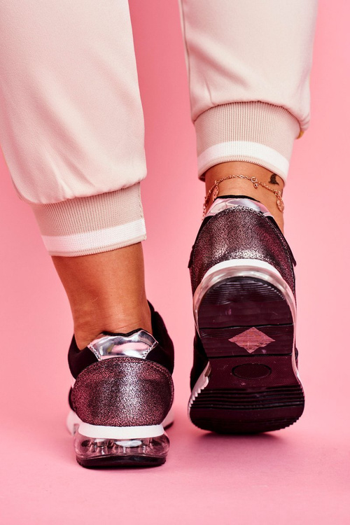 Жіноче спортивне взуття Кросівки чорні Helly