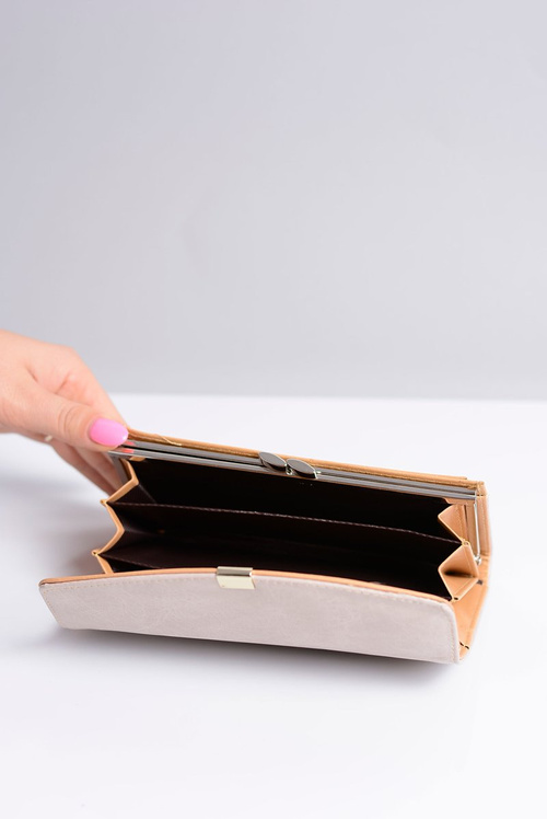 Великий жіночий гаманець бежевого кольору