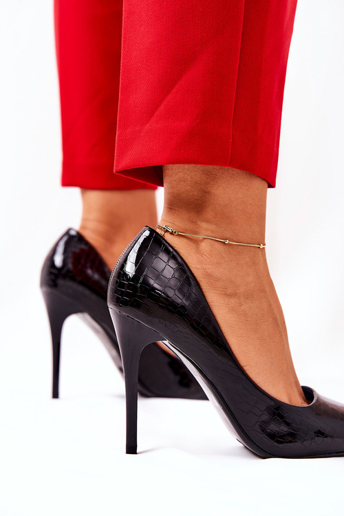 Туфлі на шпильці зі змійовим візерунком. Чорна тіссорія