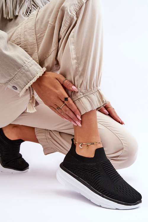 Жіноче спортивне взуття без шнурівки чорне Ferive