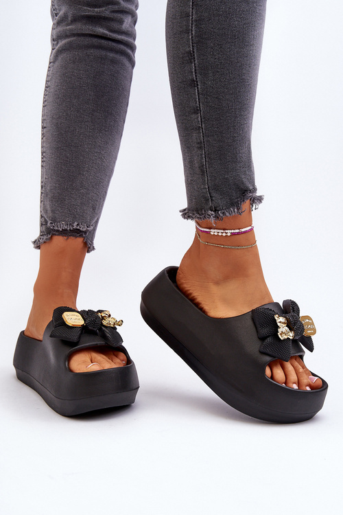 Жіночі поролонові шльопанці з бантом чорного кольору Salessa
