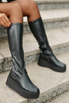 Жіночі високі чоботи на платформі та танкетці чорні Vinceza 58342
