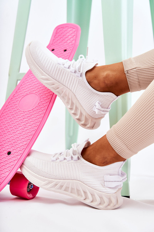 Жіноче взуття зі спортивного матеріалу White Lenney