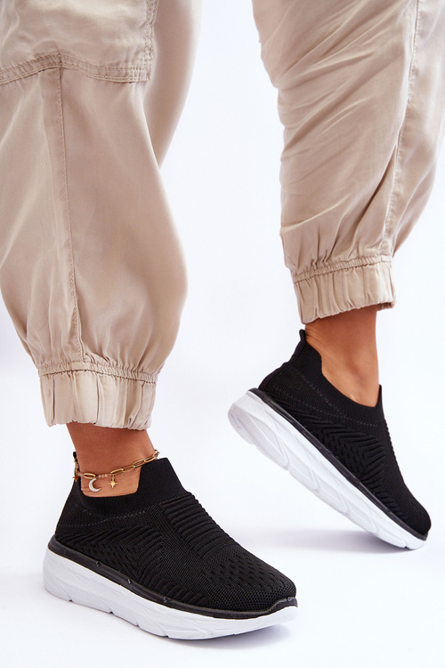 Жіноче спортивне взуття без шнурівки чорне Ferive