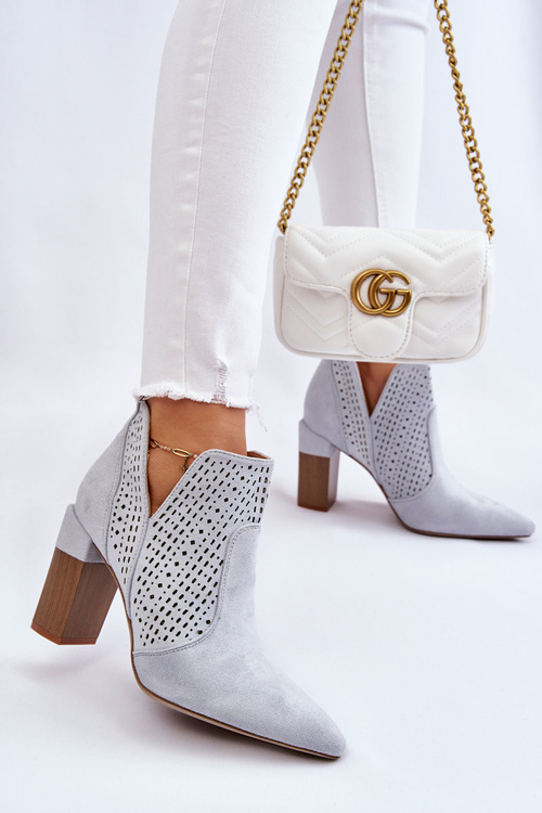 Модні замшеві ажурні чоботи на підборах сірі Genevi