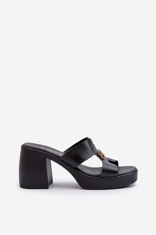 Zazoo 40419 Шкіряні жіночі шорти з вирізами та прикрасами чорні