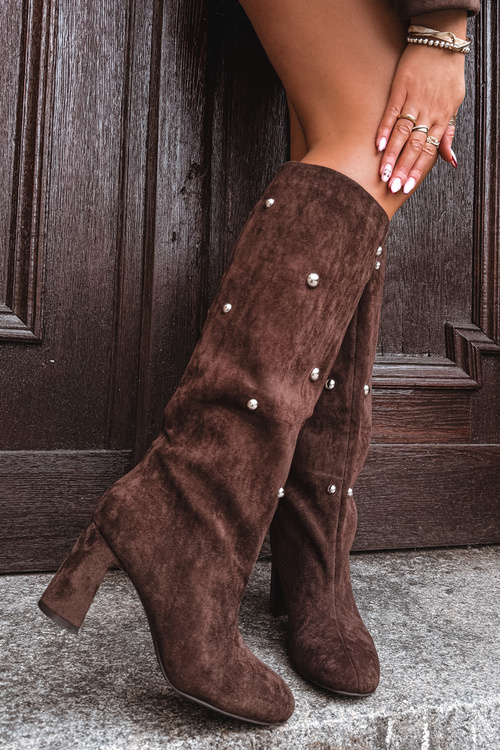 Жіночі зимові чоботи на каблук з декоративними деталями шоколадні Lucinda
