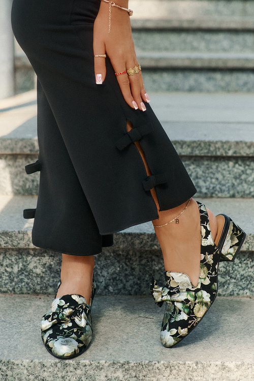 Шкіряні Туфлі З Квітами І Бантами Чорні N6539-44