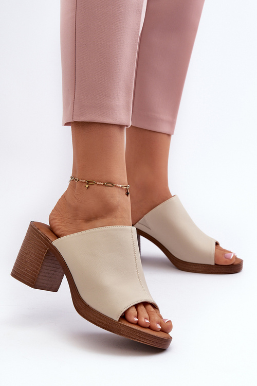 Елегантні світлі жіночі босоніжки на підборах бежеві Varnila