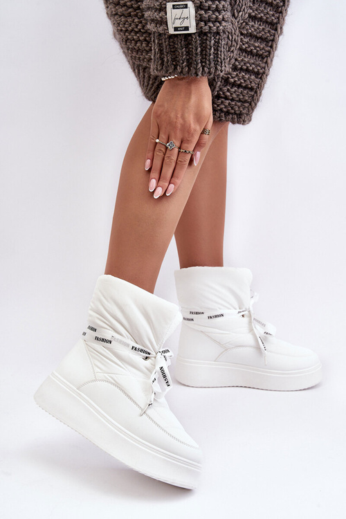 Жіночі зимові черевики з декоративною шнурівкою білого кольору Siracna