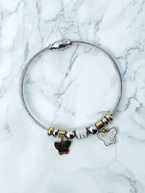 Жіночий дротяний браслет з підвісками-метеликами
