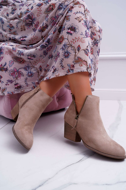 Жіночі чоботи на підборах блискавка замшеві бежевого кольору