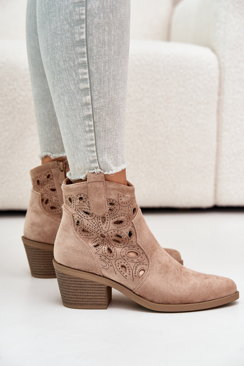 Жіночі замшеві перфоровані ковбойські чоботи бежеві S.Barski HY42-086