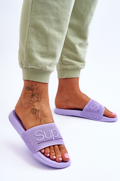 Світлі жіночі тапочки з написом Violet Merry