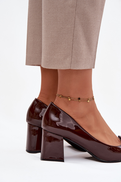 Лаковані туфлі на підборах з прикрасою шоколадні Isoline