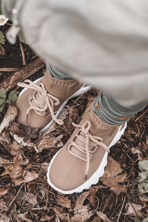 Дитяче спортивне взуття високий носок бежевий Nickie