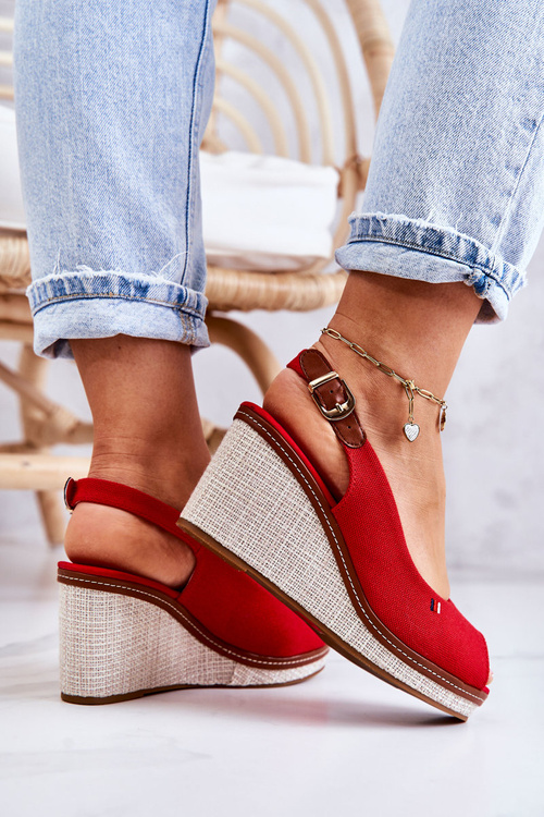 Жіночі зручні босоніжки з пряжкою червоні Thallas