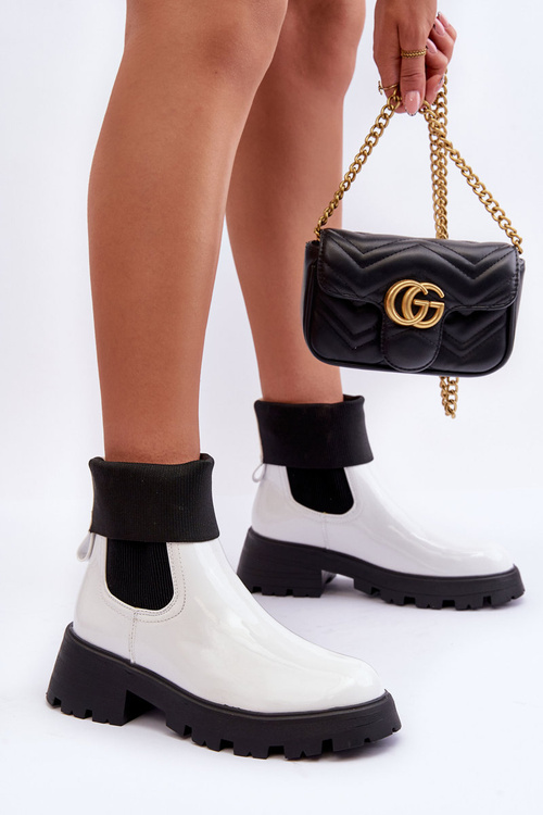 Жіночі лаковані ботильйони білі Pavo