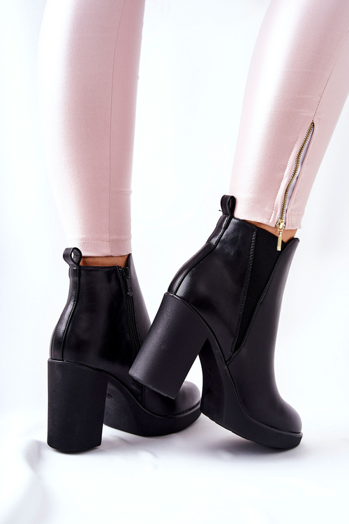 Шкіряні ботильйони Black Linari