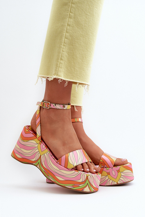 Босоніжки на платформі та танкетці з малюнком різнокольорові Wiandia