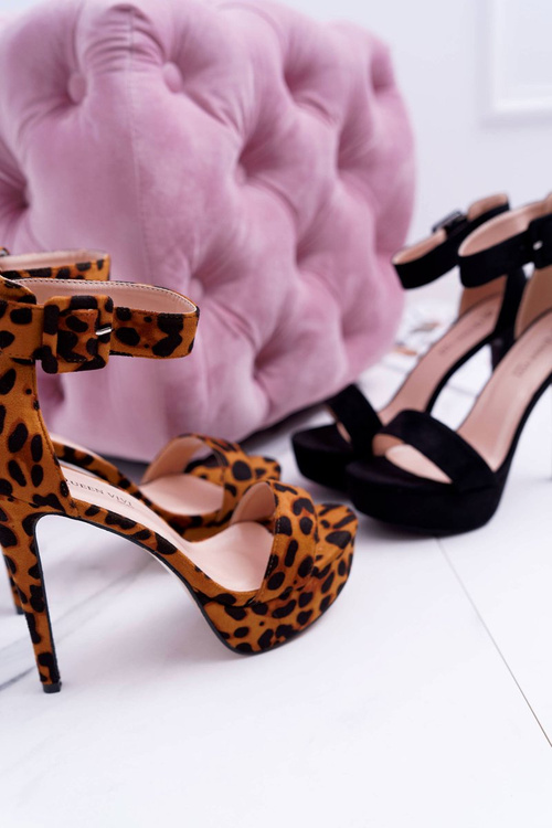 Жіночі босоніжки на платформі на шпильці чорні Welbos