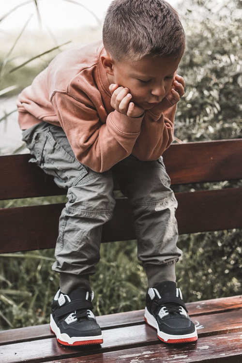 Дитяче шкіряне спортивне взуття чорно-червона Marisa