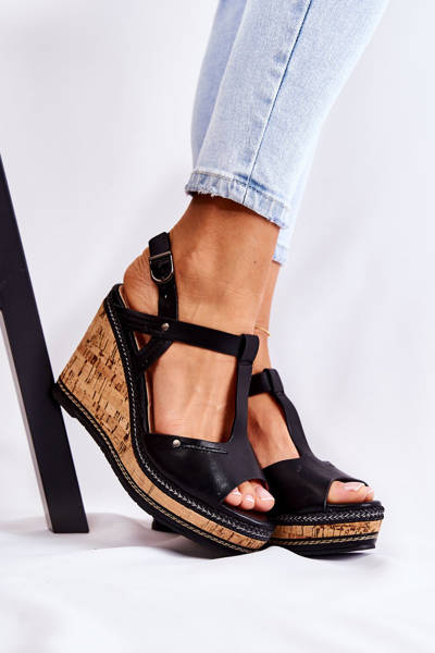 Класичні шкіряні босоніжки на танкетці, чорні Valorin