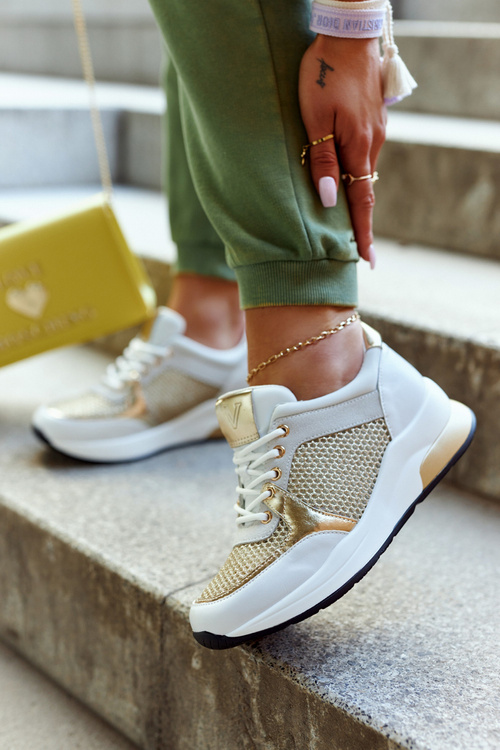 Модне спортивне взуття Жіночі кросівки біло-золоті Danielle