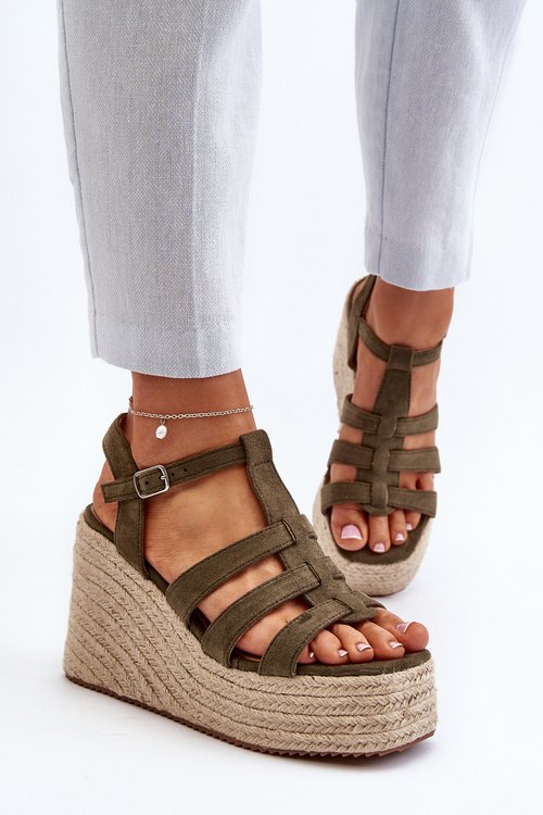 Босоніжки на танкетці з плетеним зеленим гнозисом