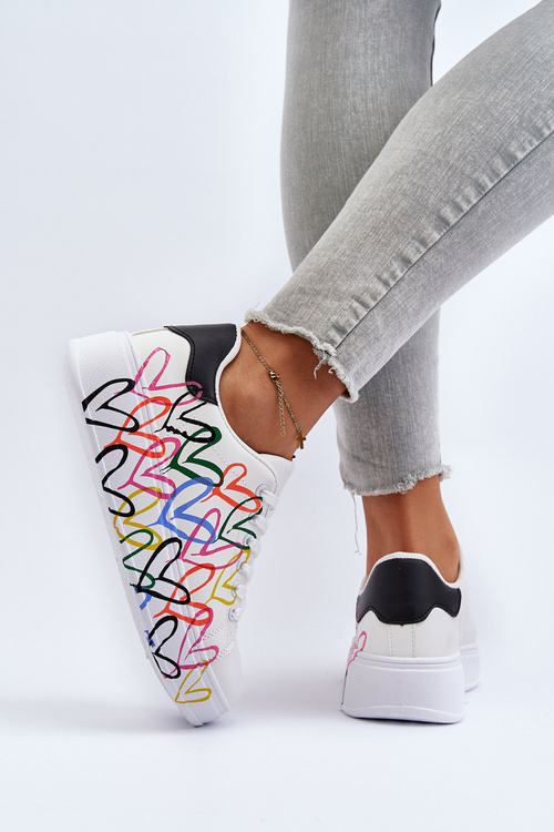 Жіночі кросівки з сердечками білі Claral