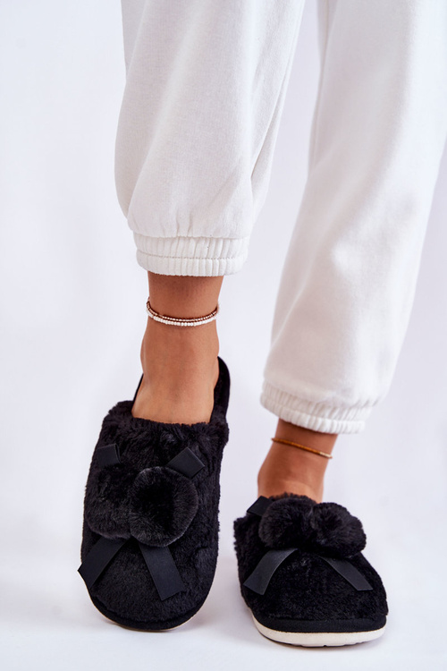 Жіночі хутряні тапочки з помпонами Black Castello