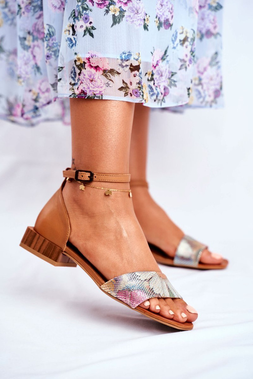 Шкіряні блискучі сандалі Maciejka 04618-29 Camel