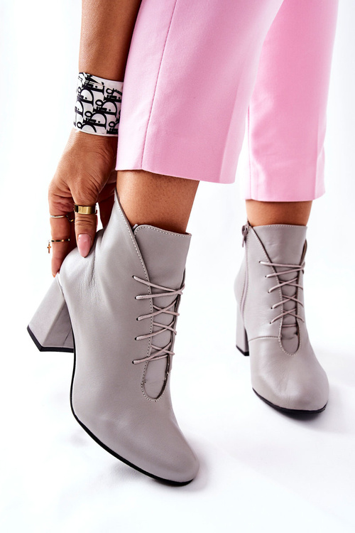 Жіночі шкіряні чоботи на каблуці сірі Carrice