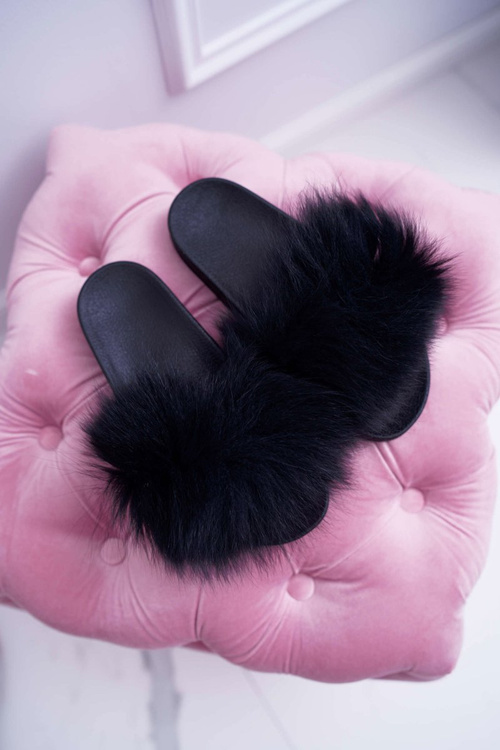 Жіночі шльопанці з хутром чорного кольору